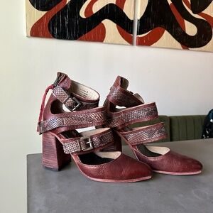 Women's Strappy Heeled Sandals - Red